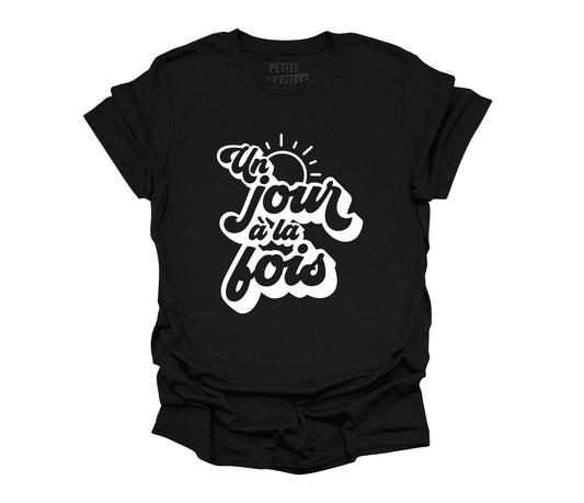 TSHIRT COL ROND | Un jour à la fois - T-shirt Unisexe Col Rond - Petite Gazelle Atelier