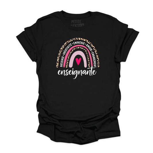 T - SHIRT COL ROND | Arc - en - ciel Enseignante - T-shirt Unisexe Col Rond - Petite Gazelle Atelier