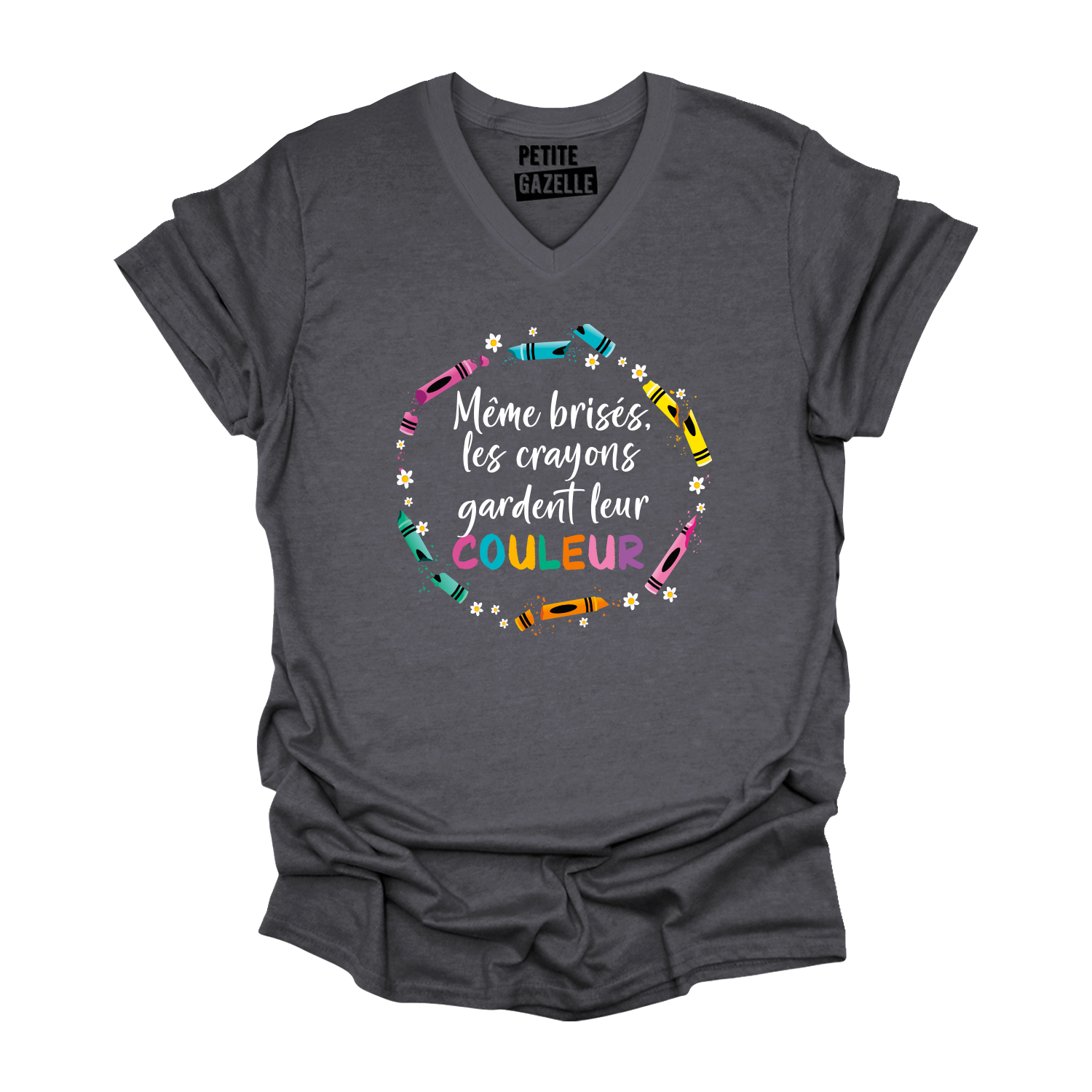 TSHIRT COL en V | Même brisés, les crayons gardent leur couleur