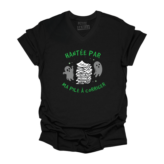 TSHIRT COL en V | Hantée par ma pile à corriger