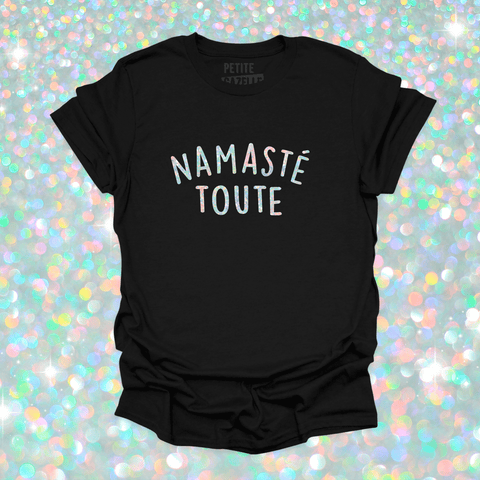 T - SHIRT COL ROND | Namasté Toute (Holographique) - T-shirt Unisexe Col Rond - Petite Gazelle Atelier
