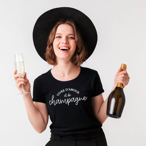 T - SHIRT COL ROND | Vivre d'amour et de champagne - T-shirt Unisexe Col Rond - Petite Gazelle Atelier