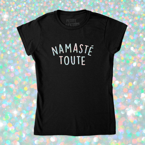 TSHIRT AJUSTÉ | Namasté Toute (Holographique) - T-Shirt coupe ajustée - Petite Gazelle Atelier