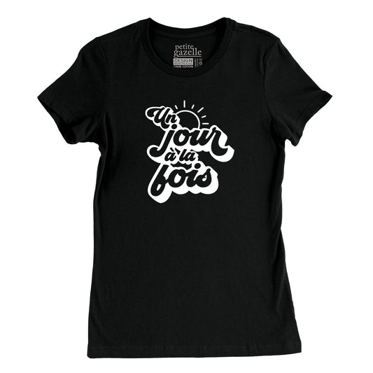 TSHIRT AJUSTÉ | Un jour à la fois - T-Shirt coupe ajustée - Petite Gazelle Atelier